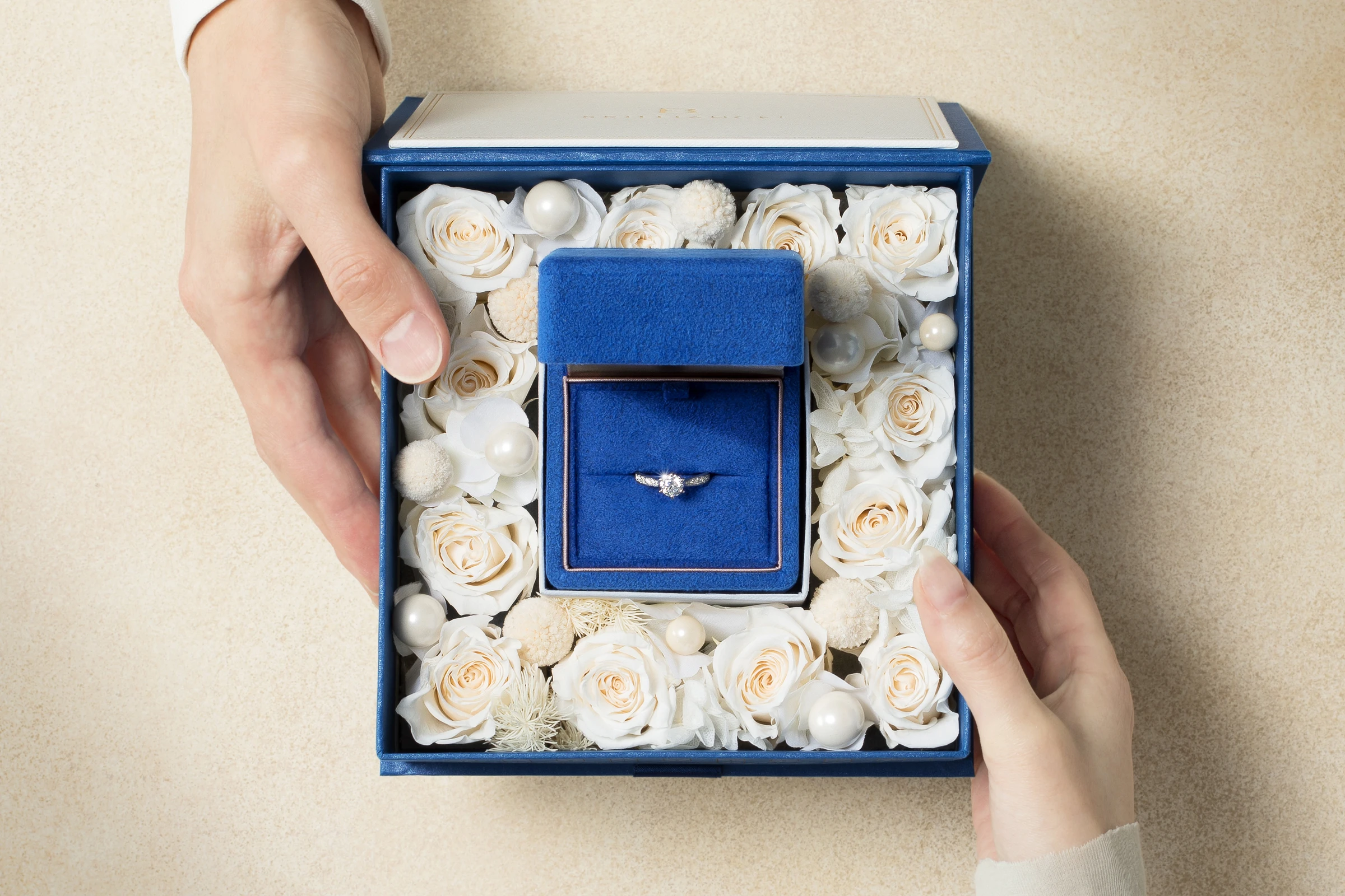 ブリリアンスプラスにて、<br>婚約指輪や結婚指輪をオーダーメイドされた方の<br class='d-n-sp'>エピソードをご紹介