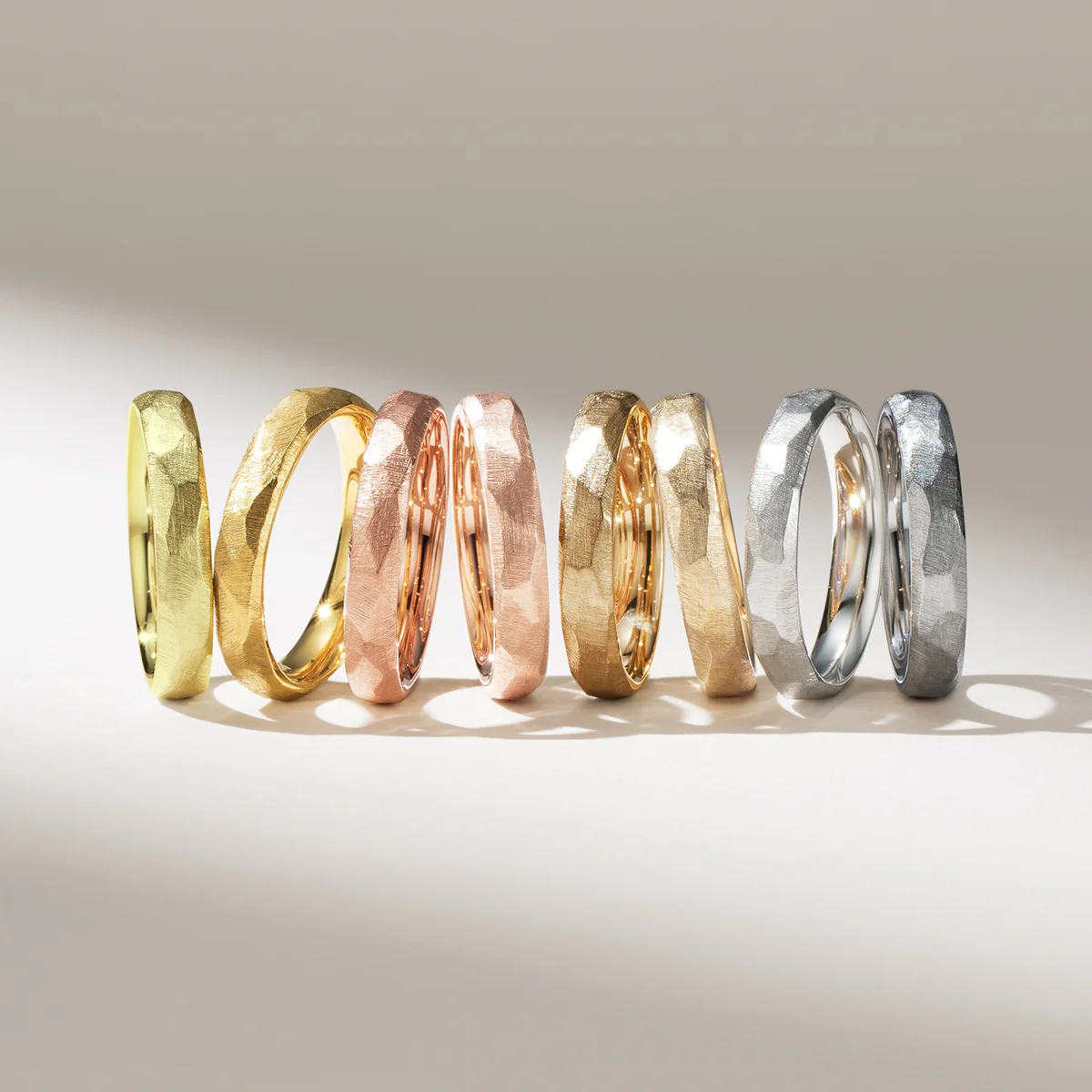<span>Limited Color</span>8色のカラーから二人らしさを見つける