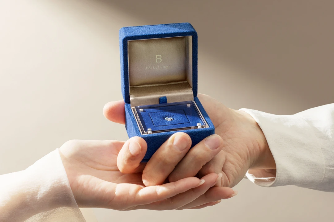 まずルースだけを贈る<br>『ダイヤモンドでプロポーズ』も