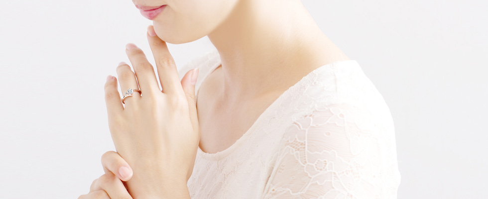 サプライズプロポーズの時に一緒に婚約指輪は欲しい?画像
