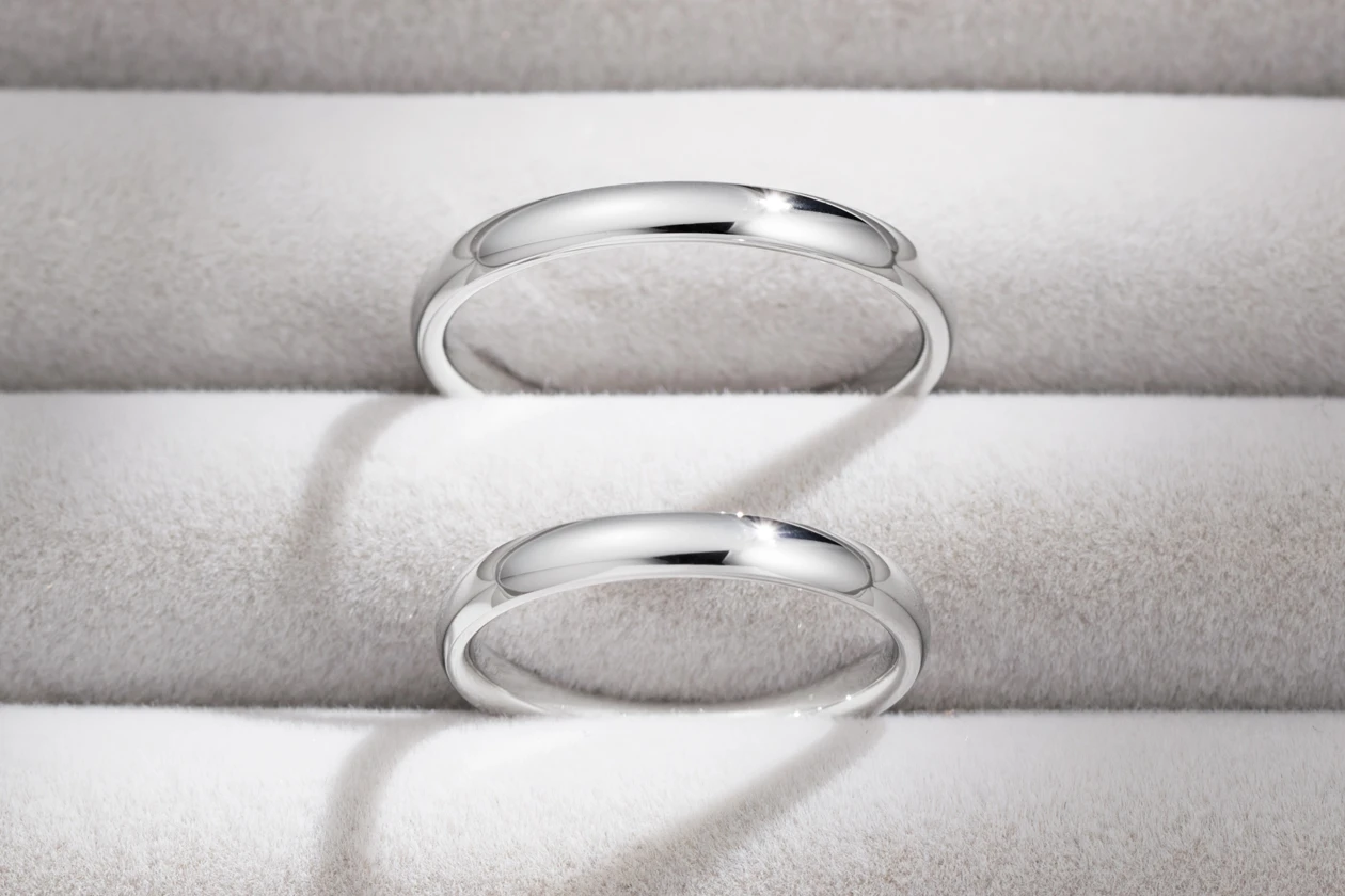 幅までお揃いにしたデザイン。こだわりが映えるブライダルらしい一組