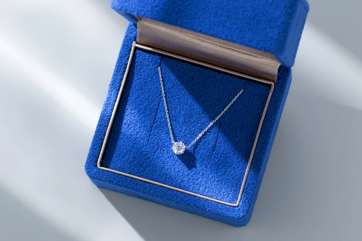 シンプルなデザインが際立たせる最高品質の輝き