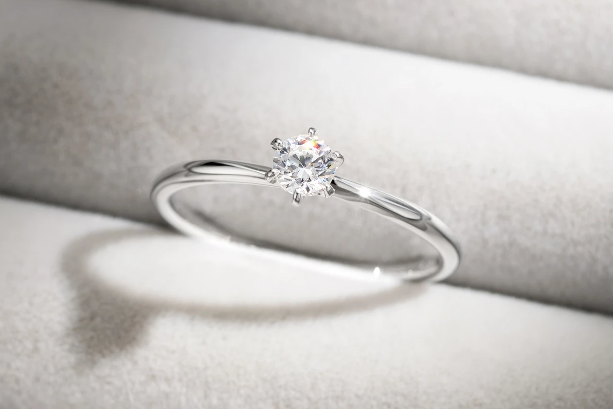 細身のアームが生み出す魅力が決め手に