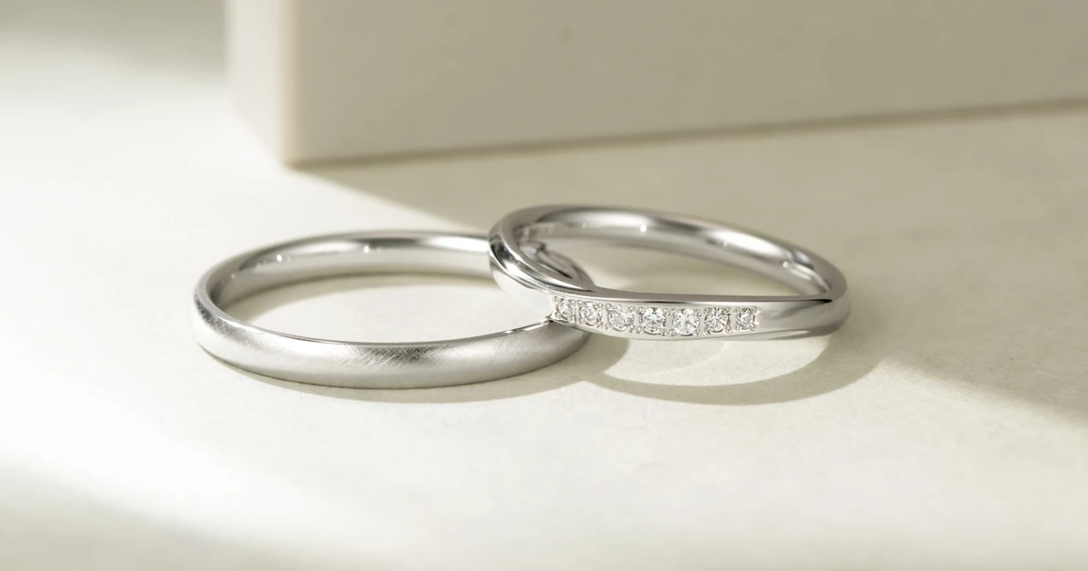 マットな質感とダイヤモンド。それぞれの好みを大事に形にした、洗練された結婚指輪
