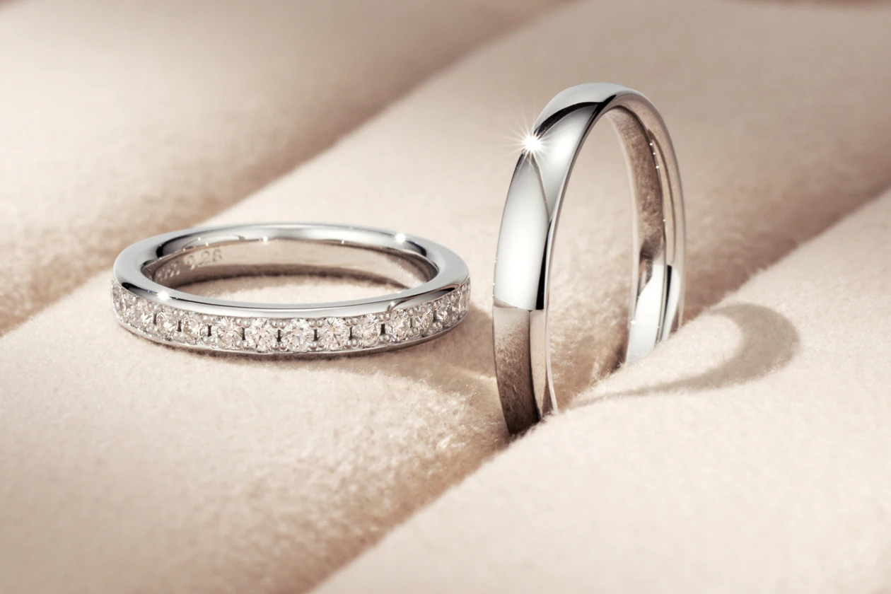 ペア感を大切に、フォルムと素材で統一感を出して