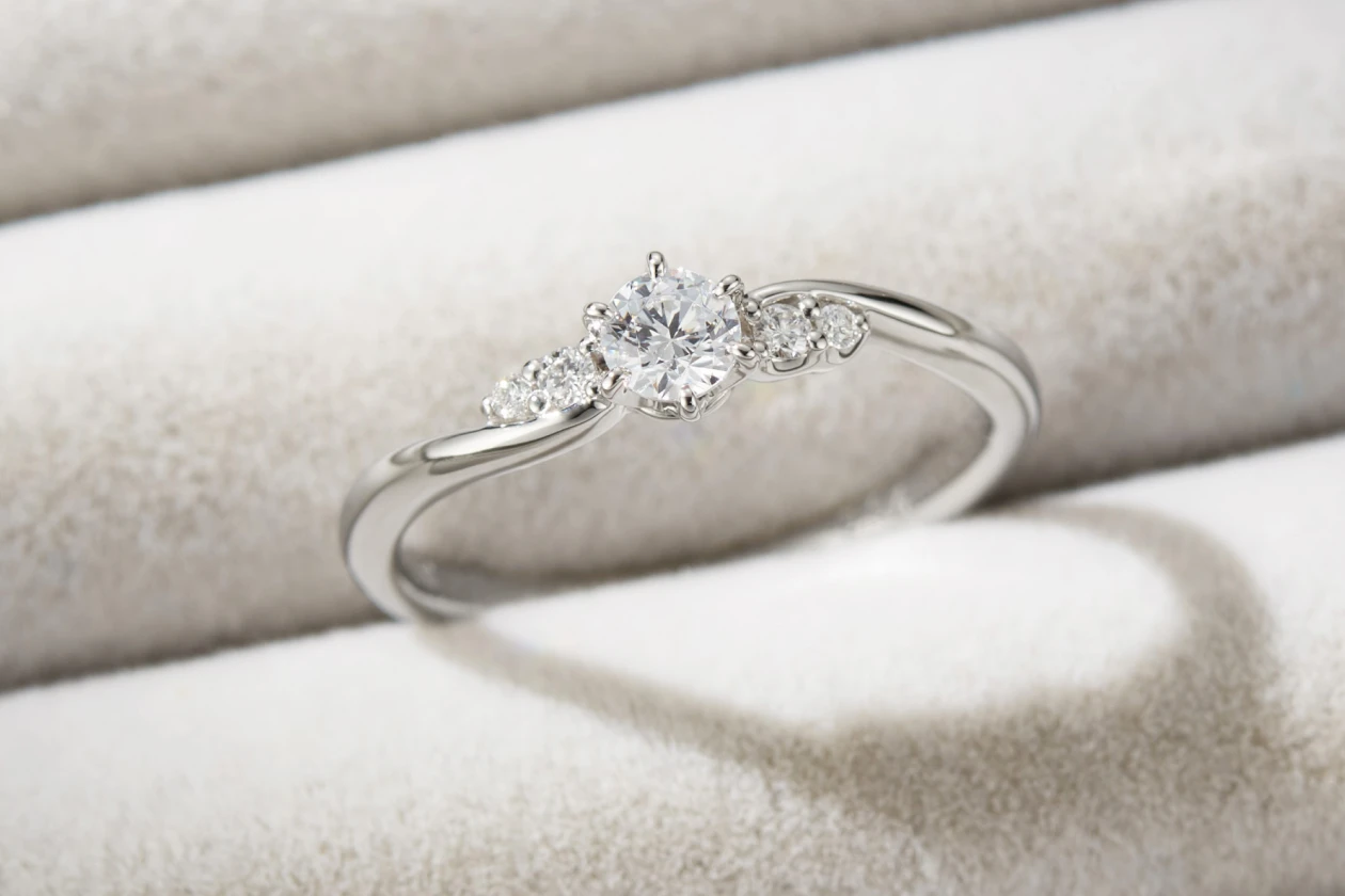 指の美しさを引き立て、華やかさと個性も楽しめるバランスを探して