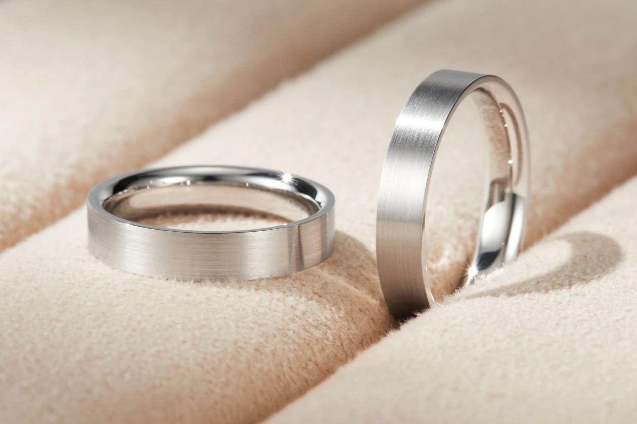 幅と素材も丁寧に吟味して、理想の結婚指輪に