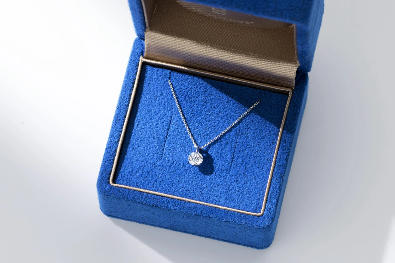 一粒の輝きを引き立てる「1ポイント」という選択