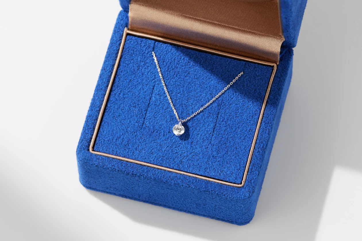 様々な角度からの表情も確認し選んだ、納得のデザイン