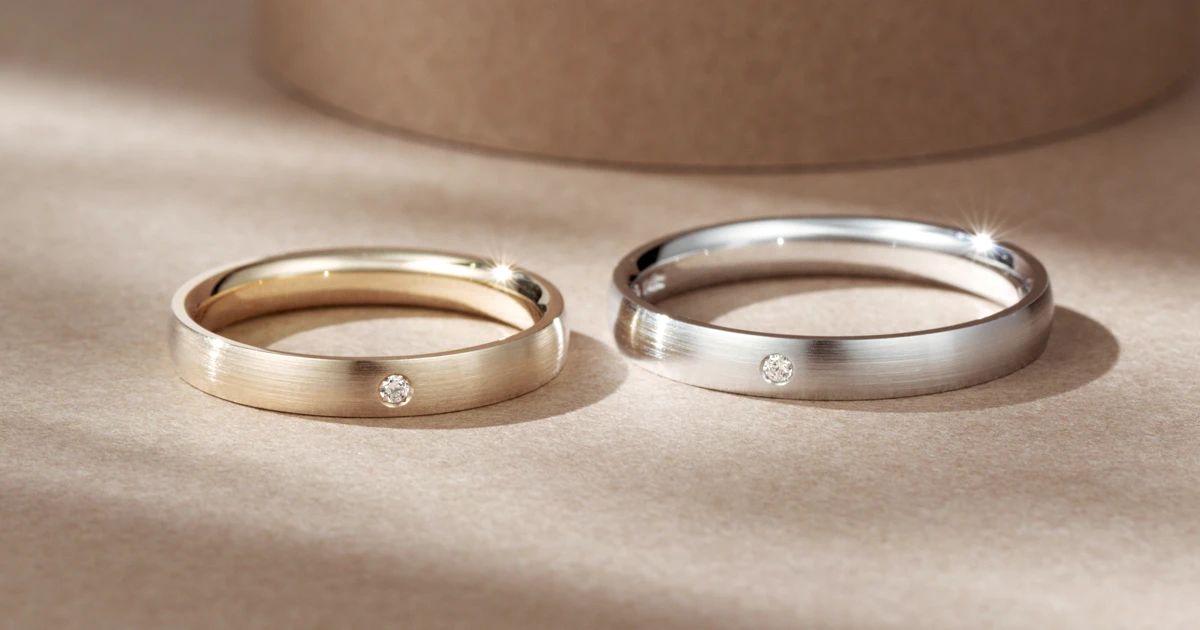 カスタマイズが叶える納得感。お揃い感もそれぞれの好みも満たす、色違いの結婚指輪