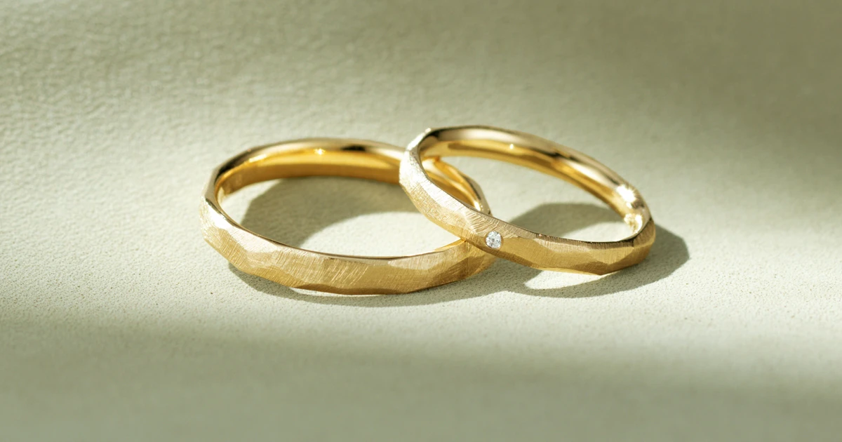 直感が確信に変わって。お二人の「かわいい」を叶えたイエローゴールドの結婚指輪