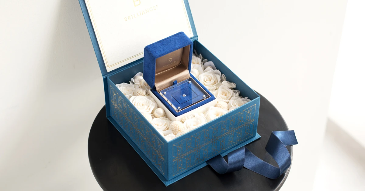 2回の来店を経た納得の選択。ネックレスにも指輪にも映える高品質なダイヤモンド