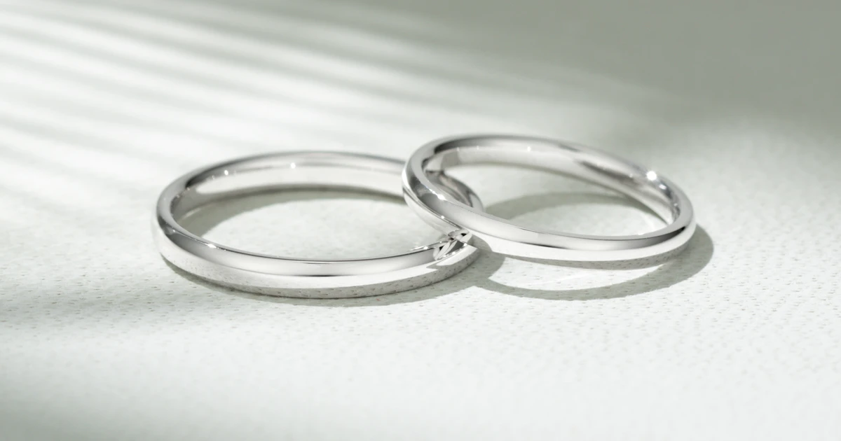 着け心地とシンプルさを大切に。じっくり比べてたどり着いた、細身ストレートの結婚指輪