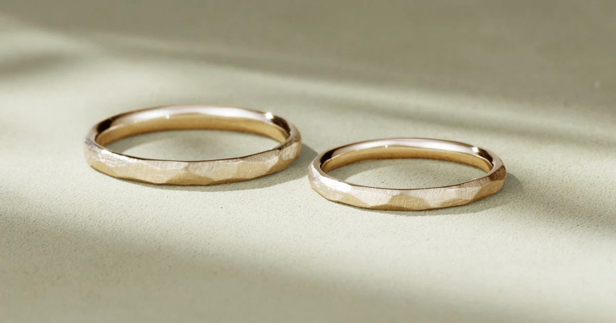 あの日の心地よさがつないだ再来店。カジュアルさ上品さの両方を大切にしたお二人の結婚指輪
