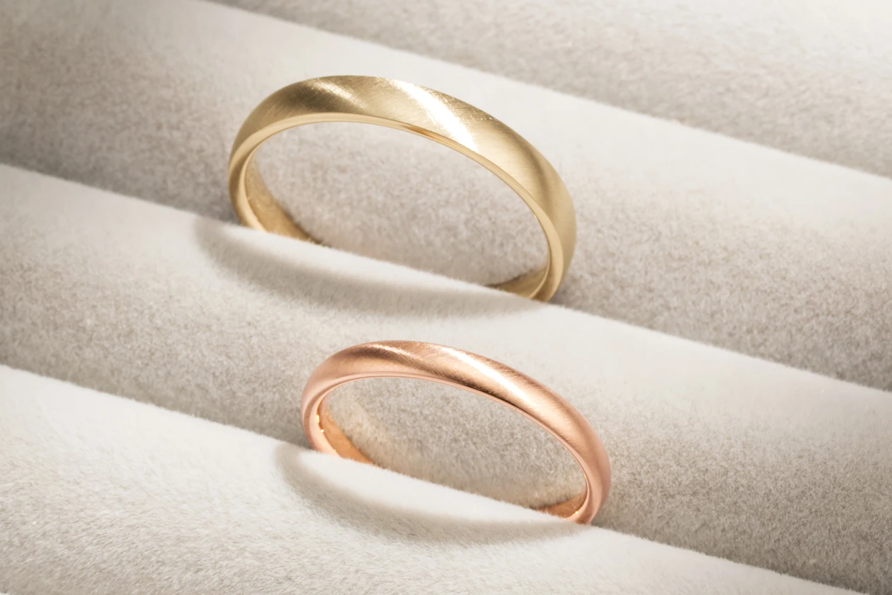 おだやかな光をまとう、質感の美しさも決め手に