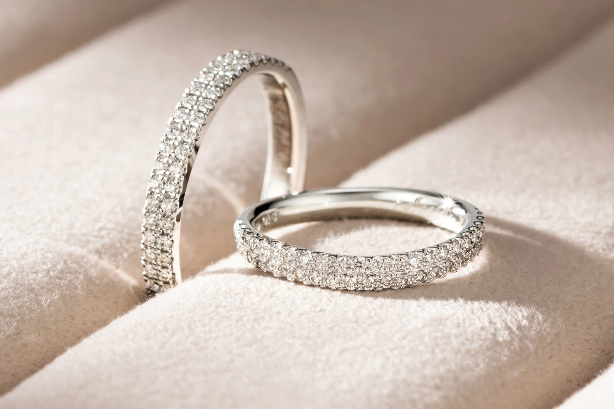 お揃い感と個性の調和。フォルムで印象を分けたパヴェリングの選択