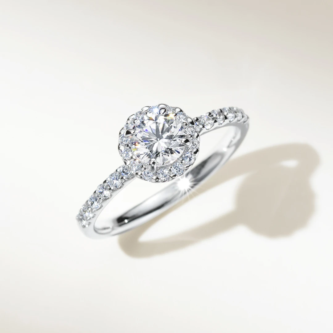 華やかさも日常使いのしやすさもふんわり開く花のような優しい輝きのヘイローリング