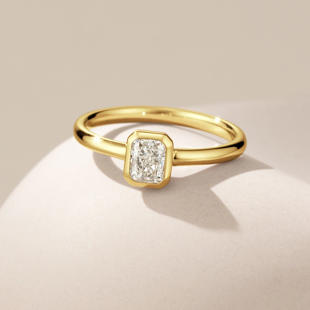 PT950 トランク ラディアントカット ベゼル リング 0.7ct｜婚約指輪