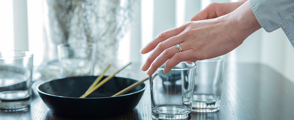 結婚指輪を装着した日常画像