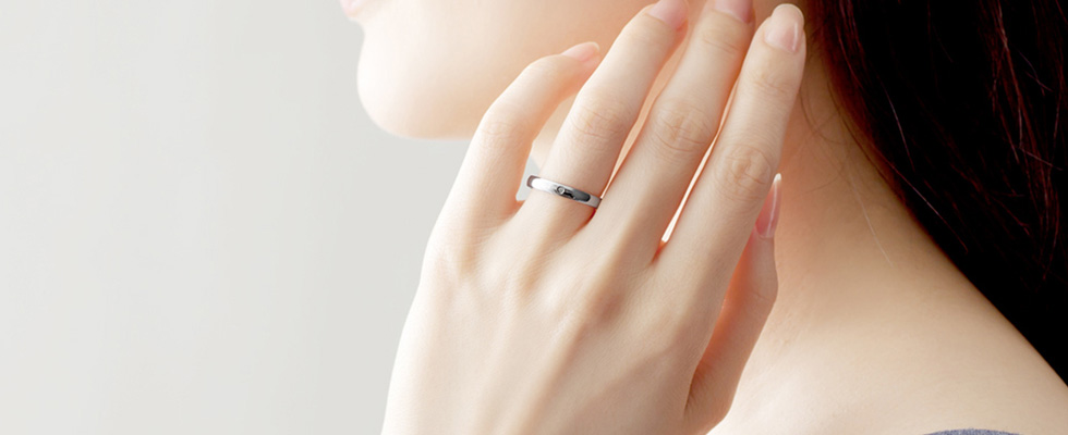 ホワイトゴールドの結婚指輪PC