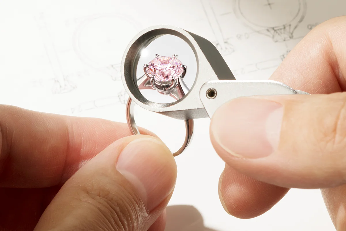 カラーダイヤモンドの婚約指輪の作成