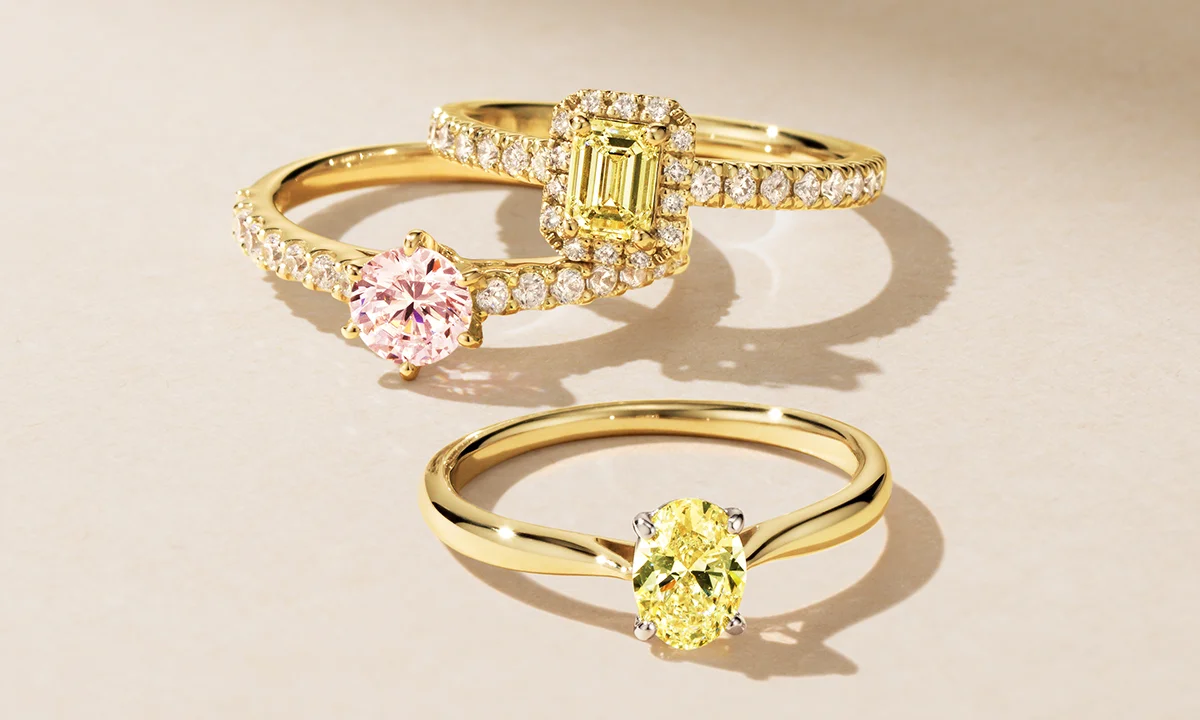 カラーダイヤモンドの婚約指輪