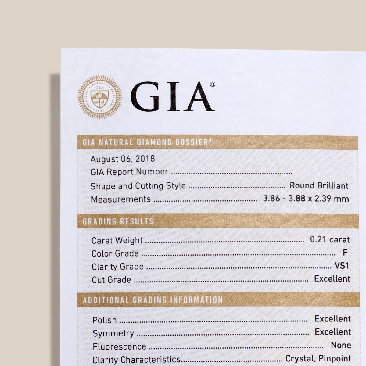 安心の決め手は“第三者鑑定”国内外の最大手鑑定機関による鑑定書が付属