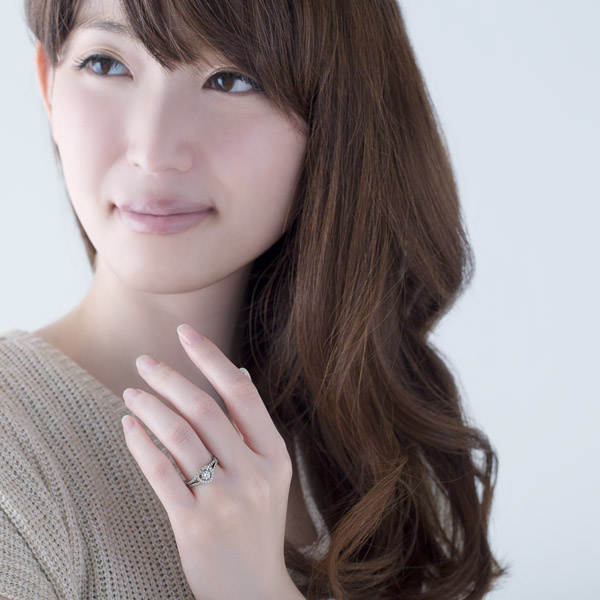 婚約指輪のオーダーメイド Pt950 フローティングヘイロー マリー ブランシュ ダイヤモンド リング 0 3ct Brilliance