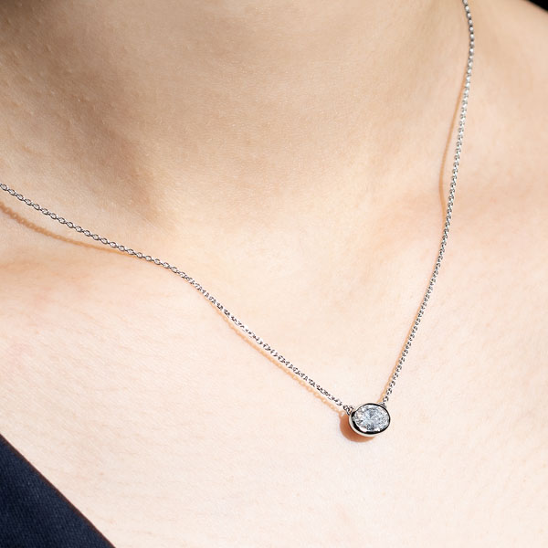 PT950 トランク オーバルカット ベゼル ネックレス 0.5ct｜婚約