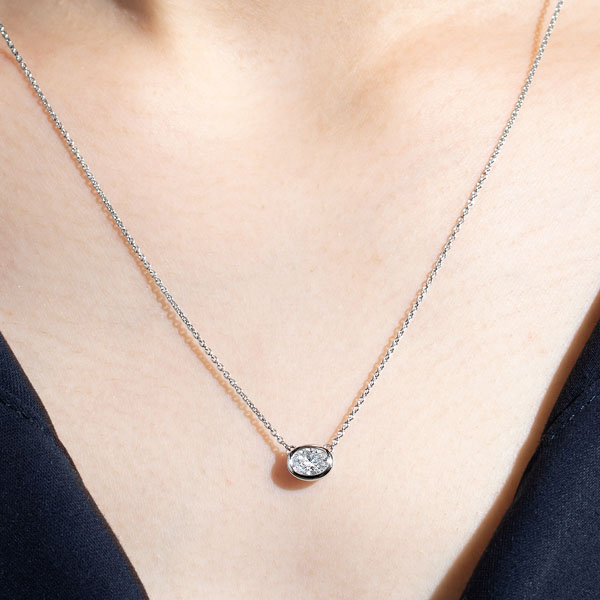 PT950 トランク オーバルカット ベゼル ネックレス 0.5ct｜婚約